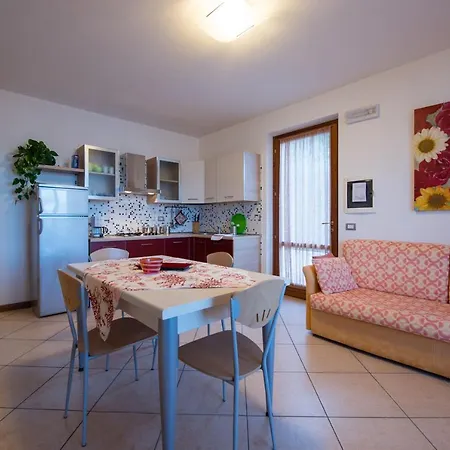 Apartmentsgarda - Canevini Residence Torri Del Benaco Buitenkant foto