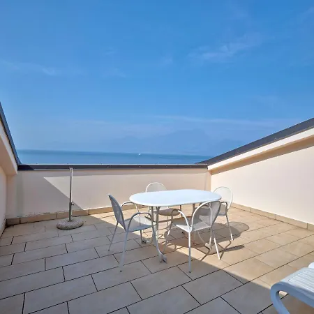 Apartmentsgarda - Canevini Residence Torri Del Benaco Buitenkant foto
