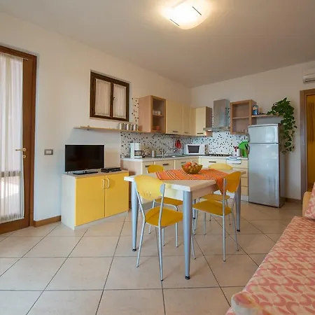 Apartmentsgarda - Canevini Residence Torri Del Benaco Buitenkant foto