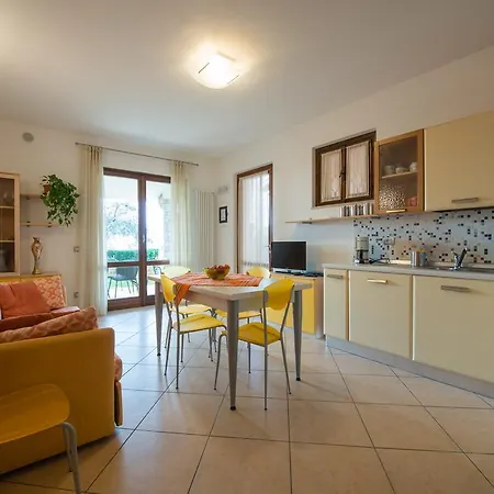 Apartmentsgarda - Canevini Residence Torri Del Benaco Buitenkant foto